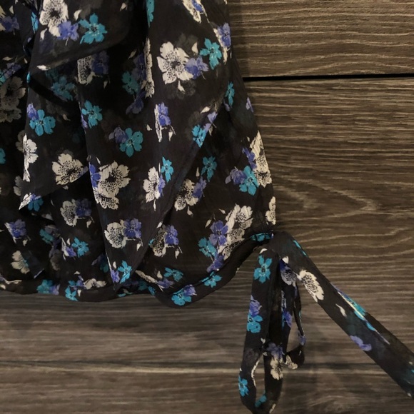 3 for 25 💕 American eagle ruffle floral tank - Picture 5 of 6